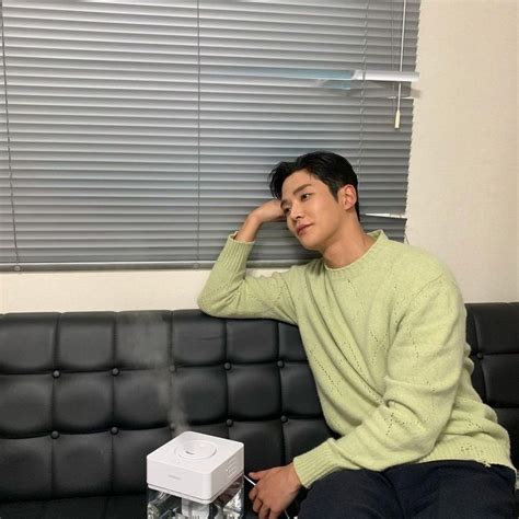 로운 (@ewsbdi) • Instagram photos and videos.